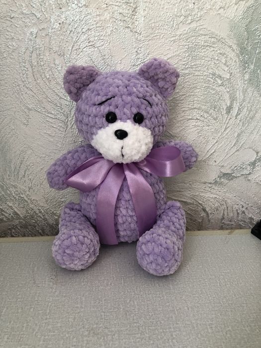 Плюшевий вʼязаний ведмедик