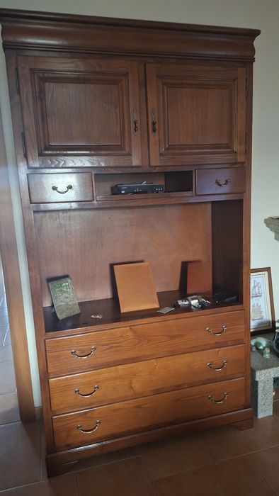 Móvel de sala em madeira maciça