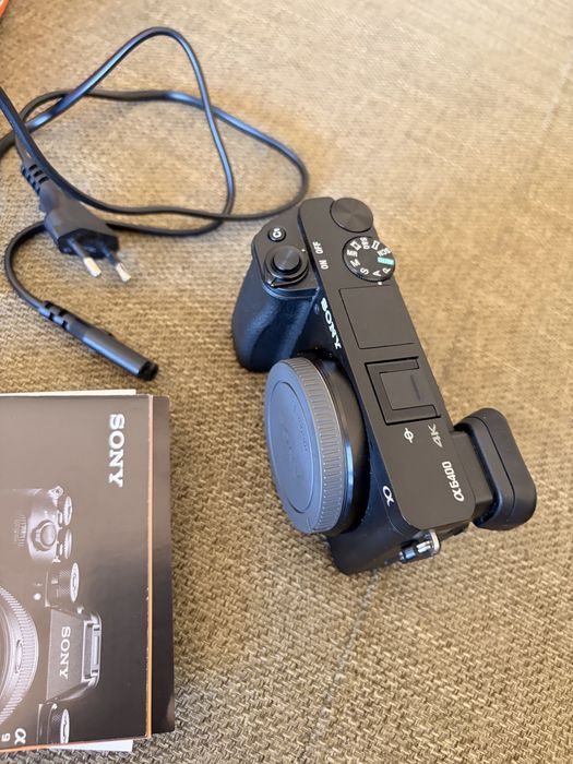 Sony A6400 (corpo) com caixa, 3 baterias e carregador