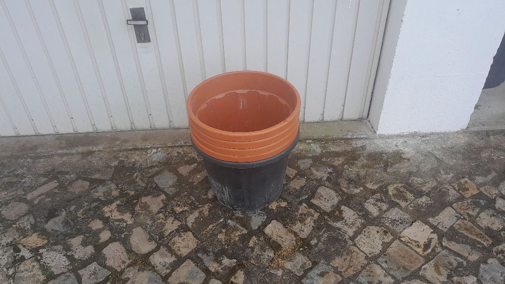 Baldes ou vasos plástico