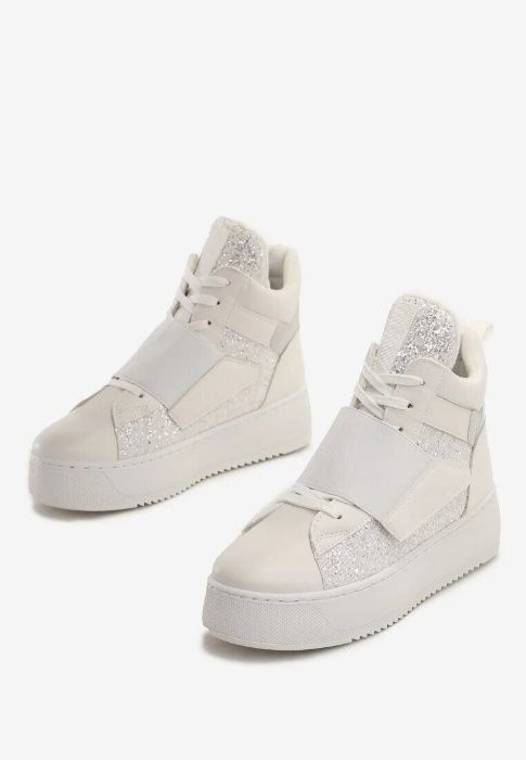 Nowe Sneakersy na platformie z delikatnym protektorem 37