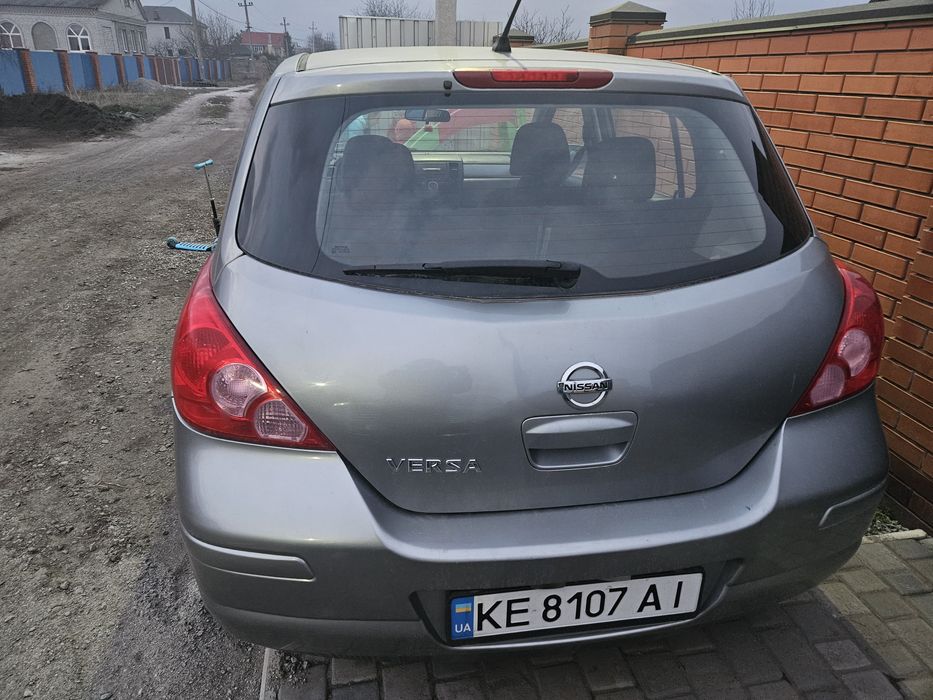 Продам Nissan Versa (Tiida) 2011год