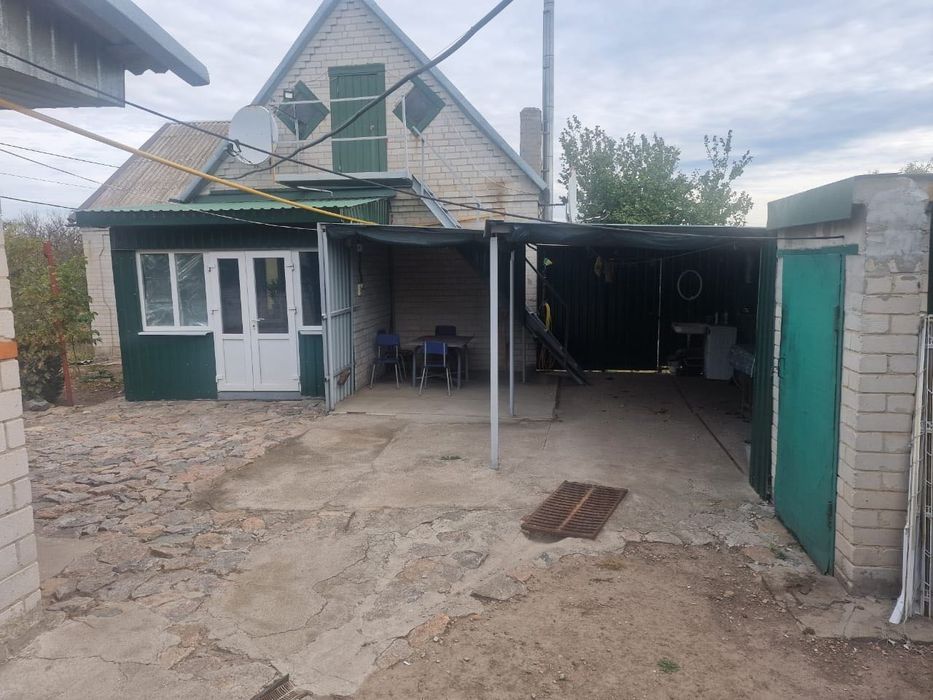 Продається будинок з господарством