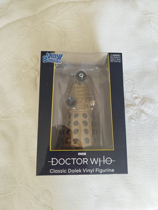 Figura colecionável "Doctor Who Vinyl Buddies" de um Dalek clássico
