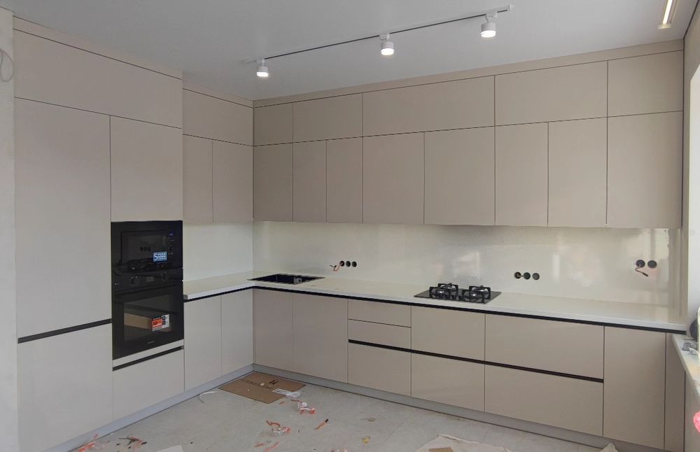 Кухні на замовлення Виготовлення меблів шафи гардероп