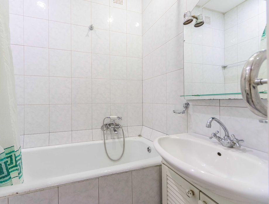 2к Центр Метро Олімпійська Ділова Димитрова простора квартира подобово