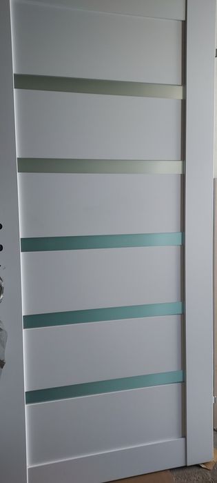 Sprzedam dzwi do salonu białe z szybkami