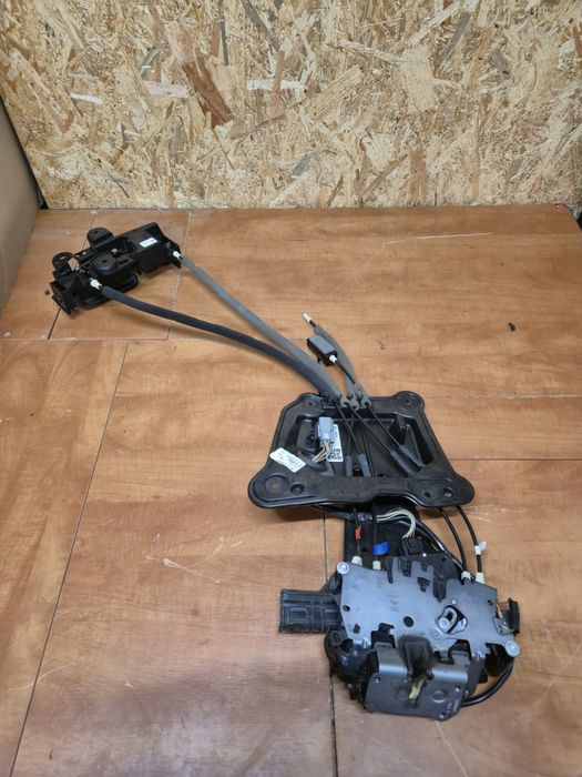 Zamek drzwi przesuwnych prawy chrysler pacifica 17-24r