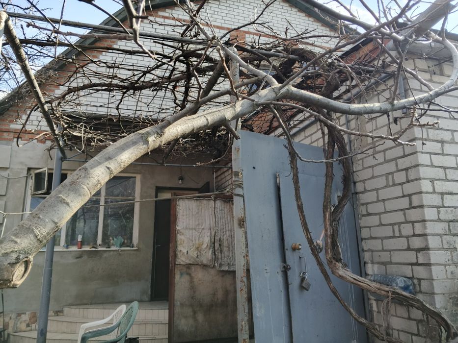 Продаю добротный кирпичный дом в самом центре г Мерефа