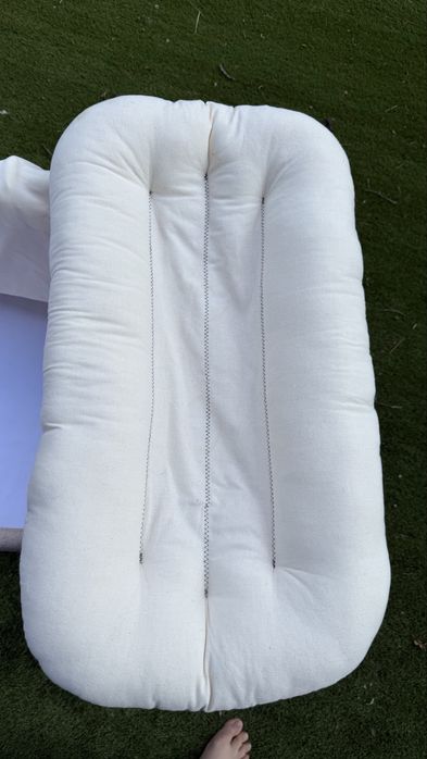 Ninho  ergonômico  para bebé + protetor impermeável e capas em algodão.