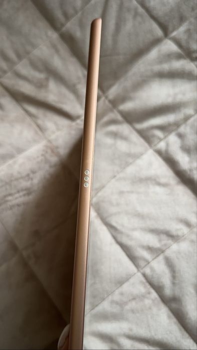 iPad  7 Rose Gold