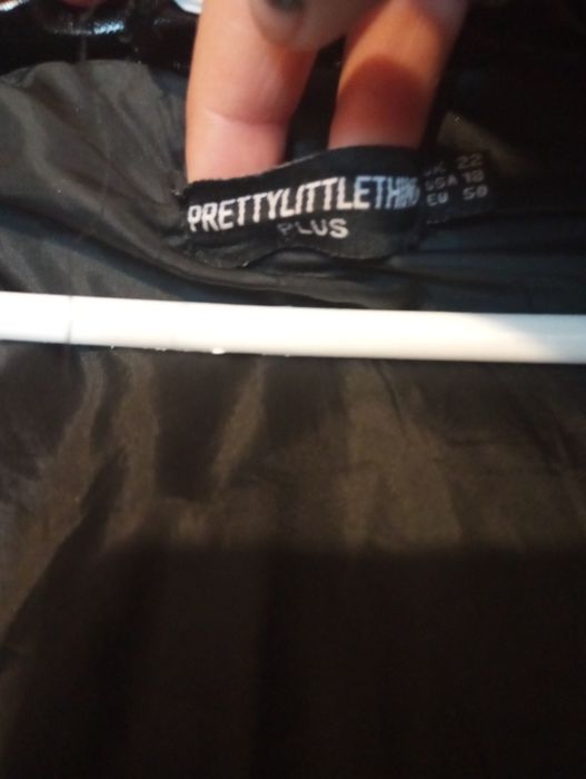 Продам пуховик Prettylittlething