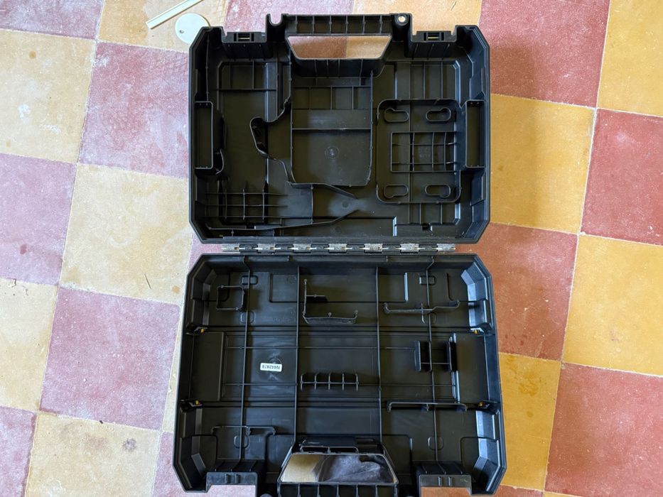 Mala para berbequim da Dewalt como nova.