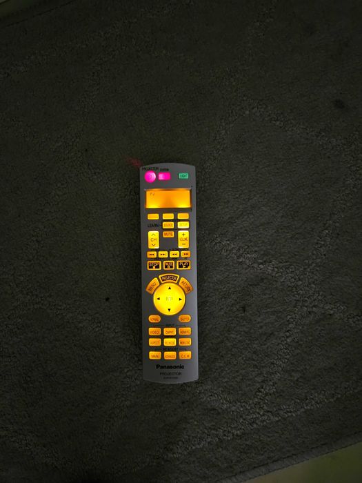 Panasonic projektor PT-AX200E używany