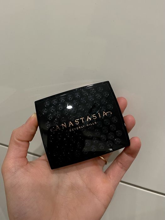Anastasia Beverly Hills pudrowy bronzer