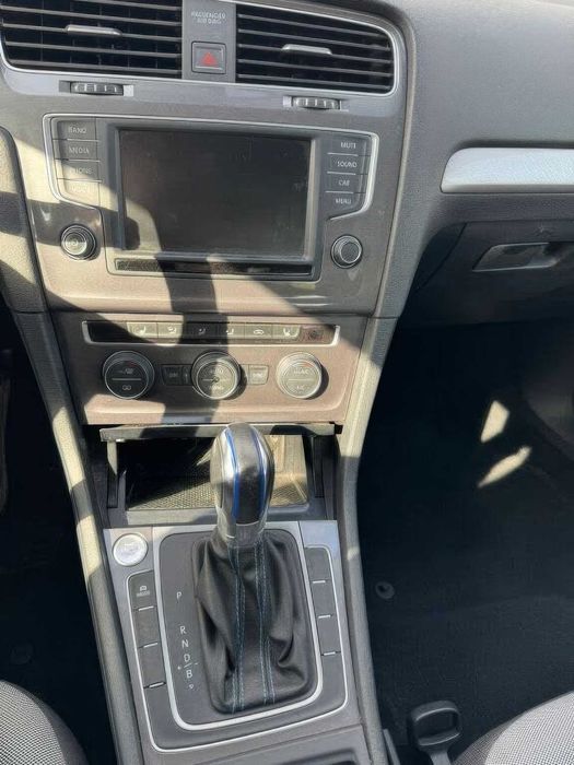 Volkswagen e-Golf SEL Premium      2016