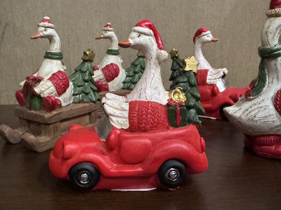 Новорічний декор прикраса / гуси статуетка