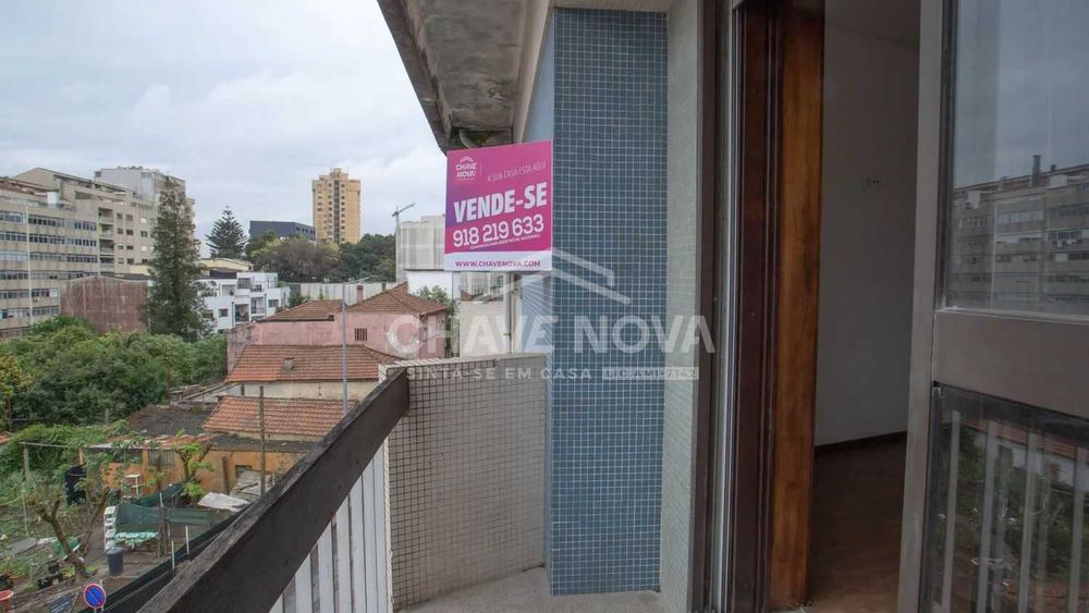 T2 com garagem - Metro D. João II