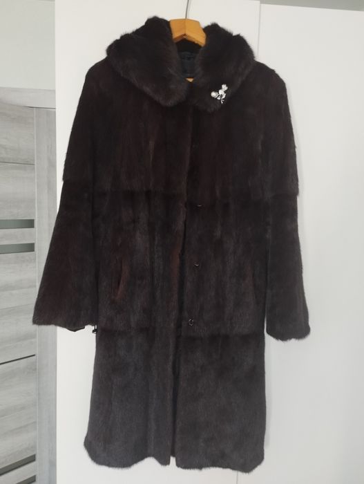 Норкова шуба з капюшоном