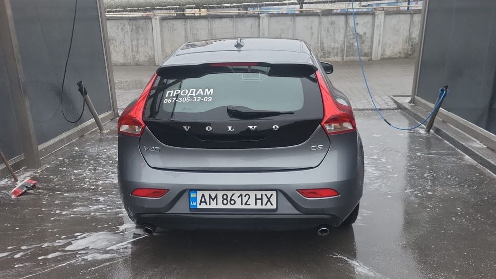 Volvo v40 хетчбек