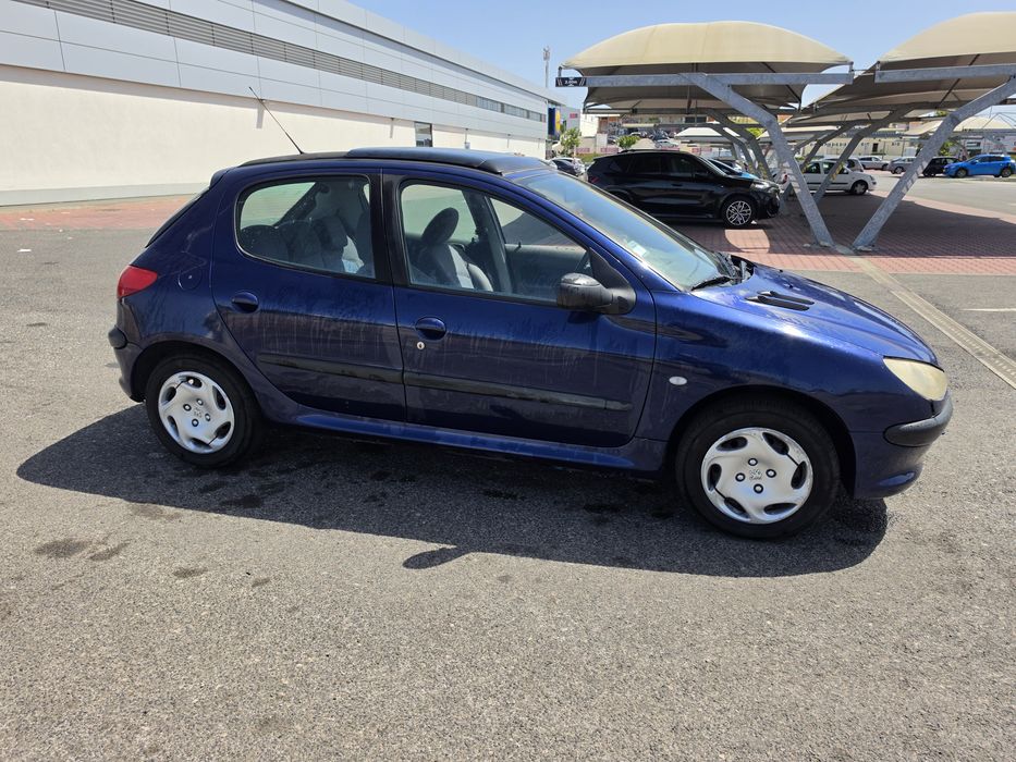 Peugeot 206 1.1   ano 2002