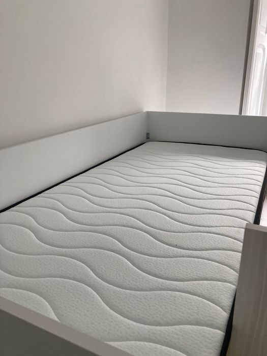 Beliche para 2 adultos com um armário e duas gavetas integrados