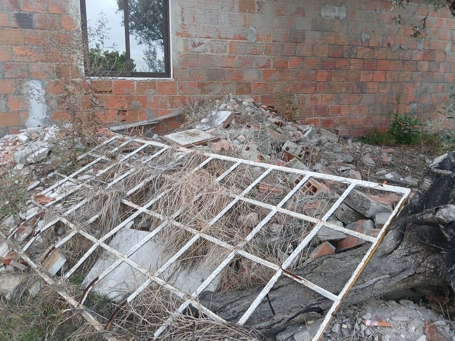 Ofereço entulho para obras
