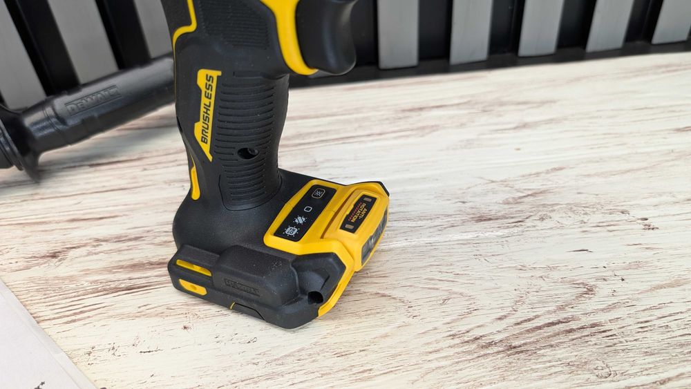 Ударний дриль-шуруповерт Dewalt 20v DCD1007