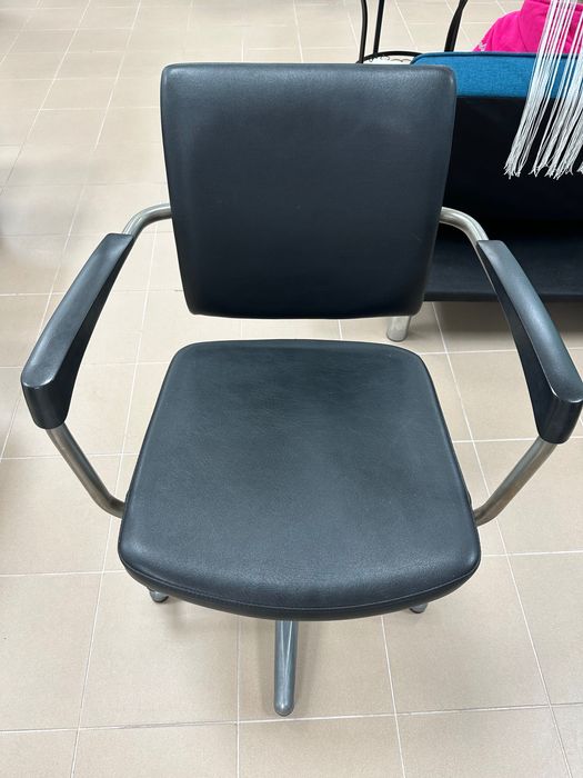 Cadeira para cabeleireira em pele