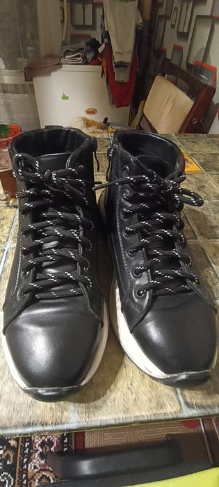 Продам зимние ботинки кожаные