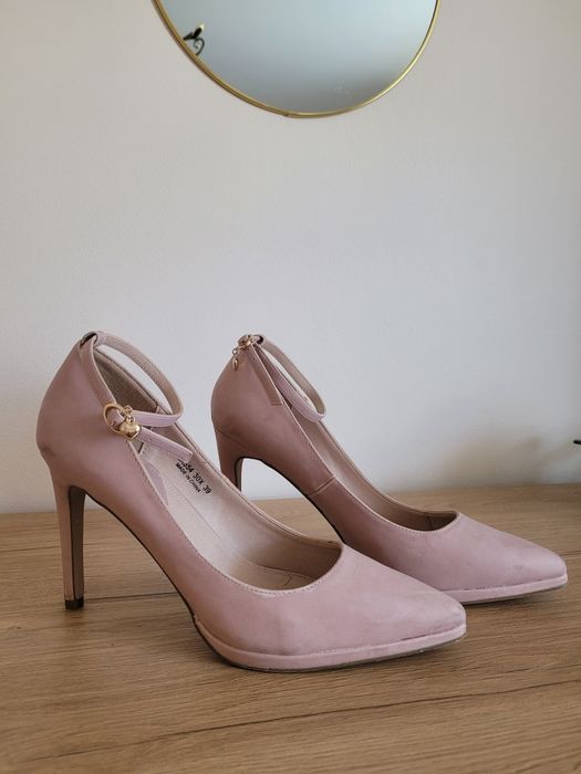 Czółenka na obcasie