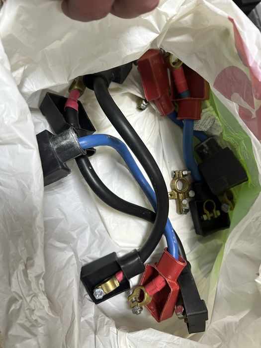 Продам Акб 140 Ам/ч сост.новых