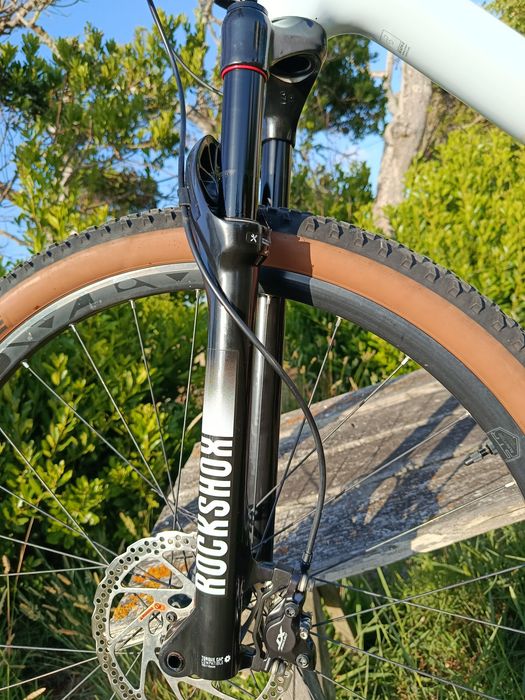 Bicicleta CUBE Reaction C:62 Pro