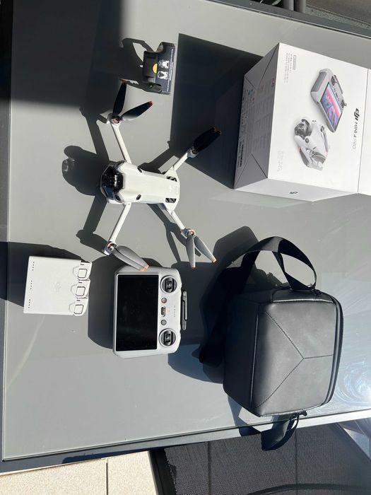 Dron DJI Mini 4 Pro Fly More Combo (RC 2)