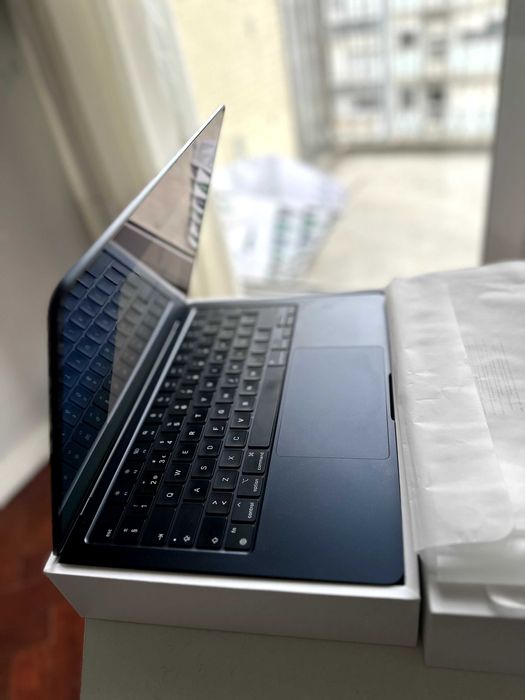 MacBook Air 13" (2024) | M3 Chip | 8GB RAM | 512GB SSD | Midnight Semi-Novo
