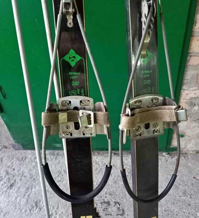 Лижі з кріпленнями