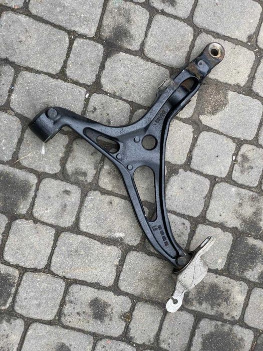 Wahacz przedni dolny prawy Mercedes ML W164