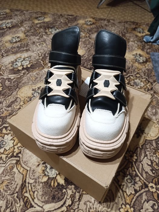 Ботики на високій платформі