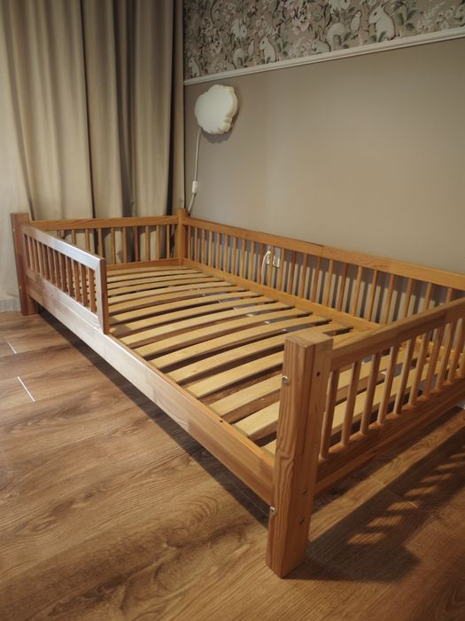 Łóżko drewniane BASIC z barierką 160x80 z materacem Luletto.