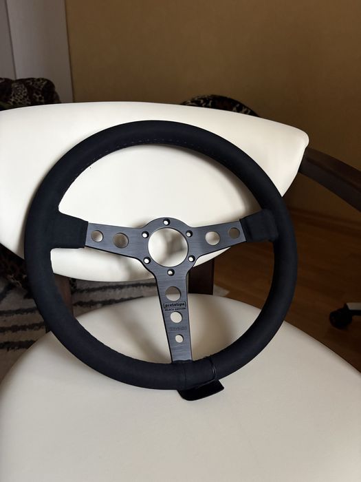 Продам спортивный руль MOMO Black Edition