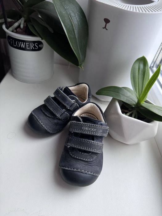 Дитячі кросівки geox.