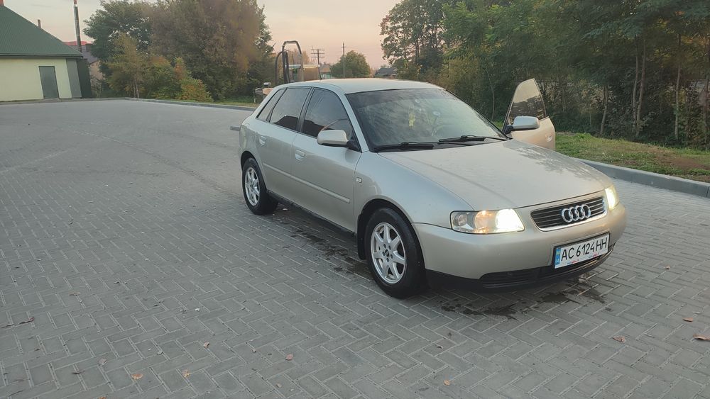 Продам гарний автомобіль легковий автомобіль