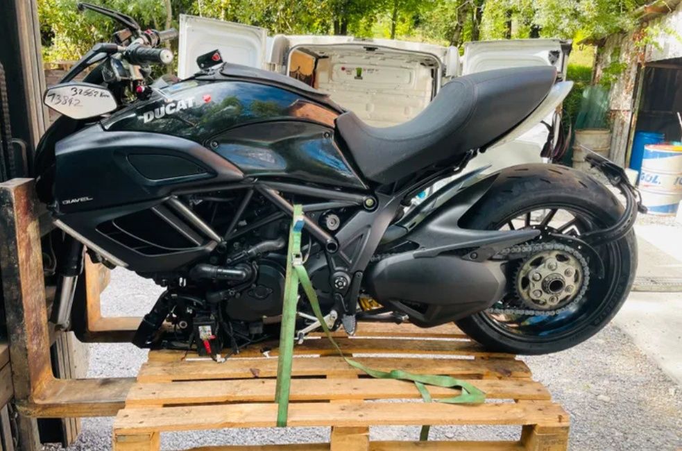 Ducati Diavel para peças
