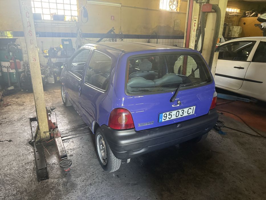 Renault Twingo em bom estado