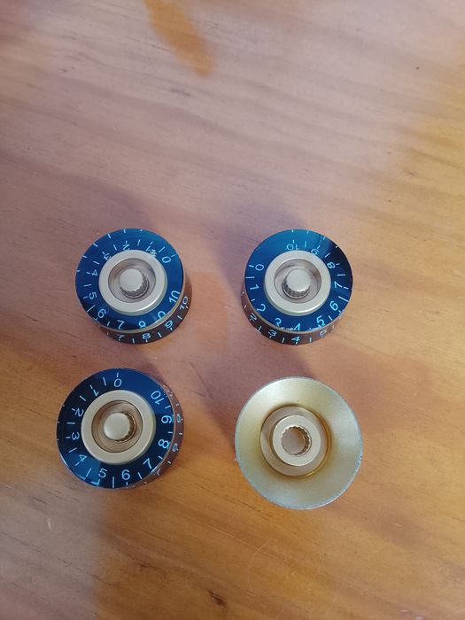 4 Gibson-Style Guitar Potentiometer Knobs436002098900510721