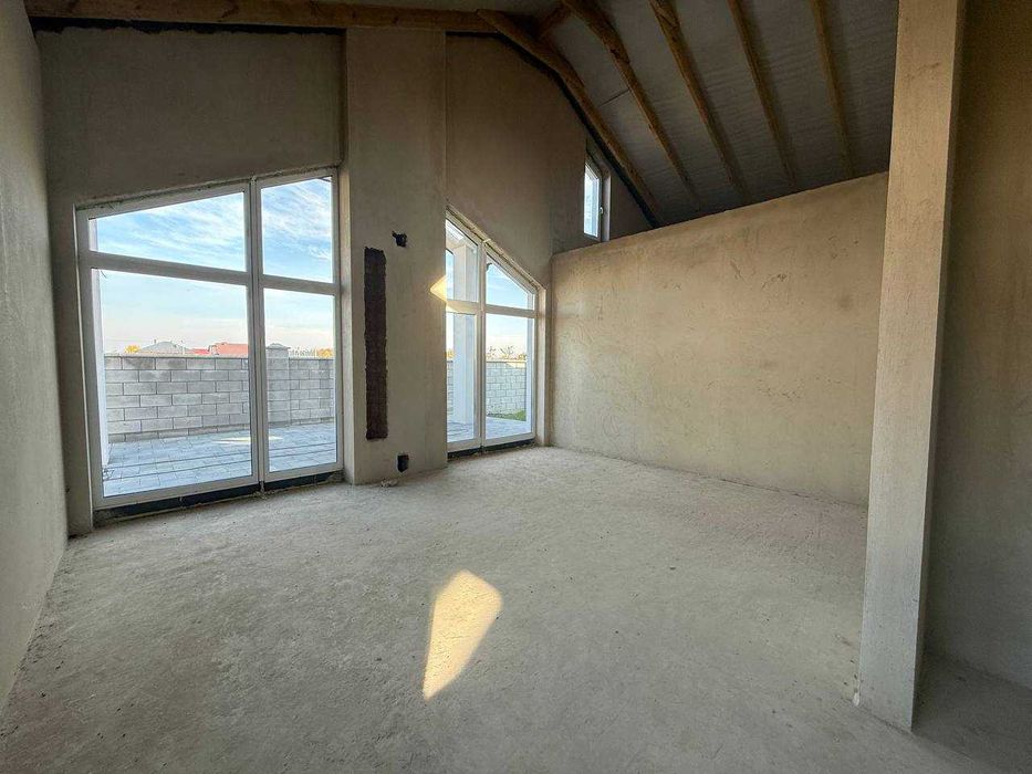 Продаж окремостоячого будинку за Авторинком