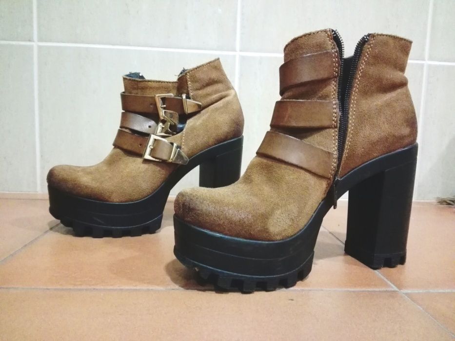 Botas em pele 39