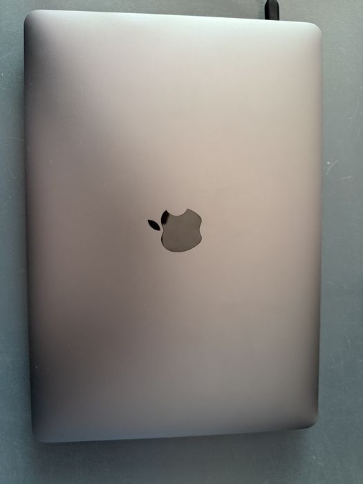 MacBook Air 13” (2020) – i7, 8GB RAM, 256GB SSD – Excelente estado!
