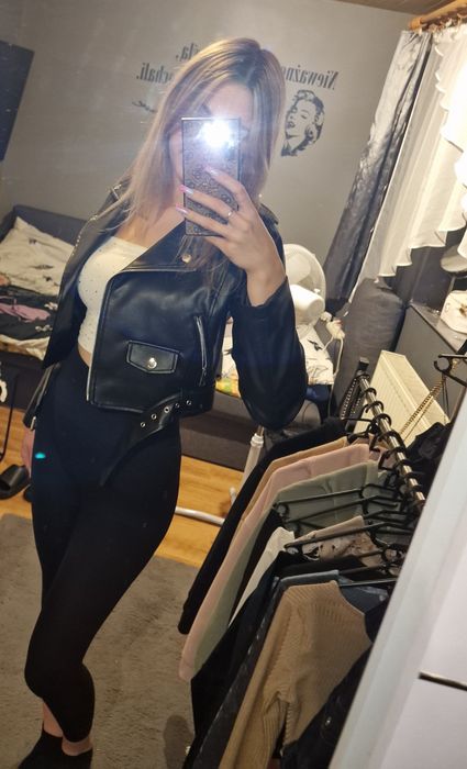Krótka kurtka biker z paskiem