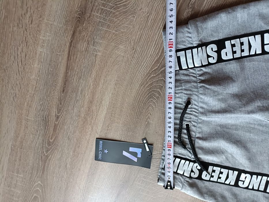 NOWE szorty krótkie spodenki 152 reporter young